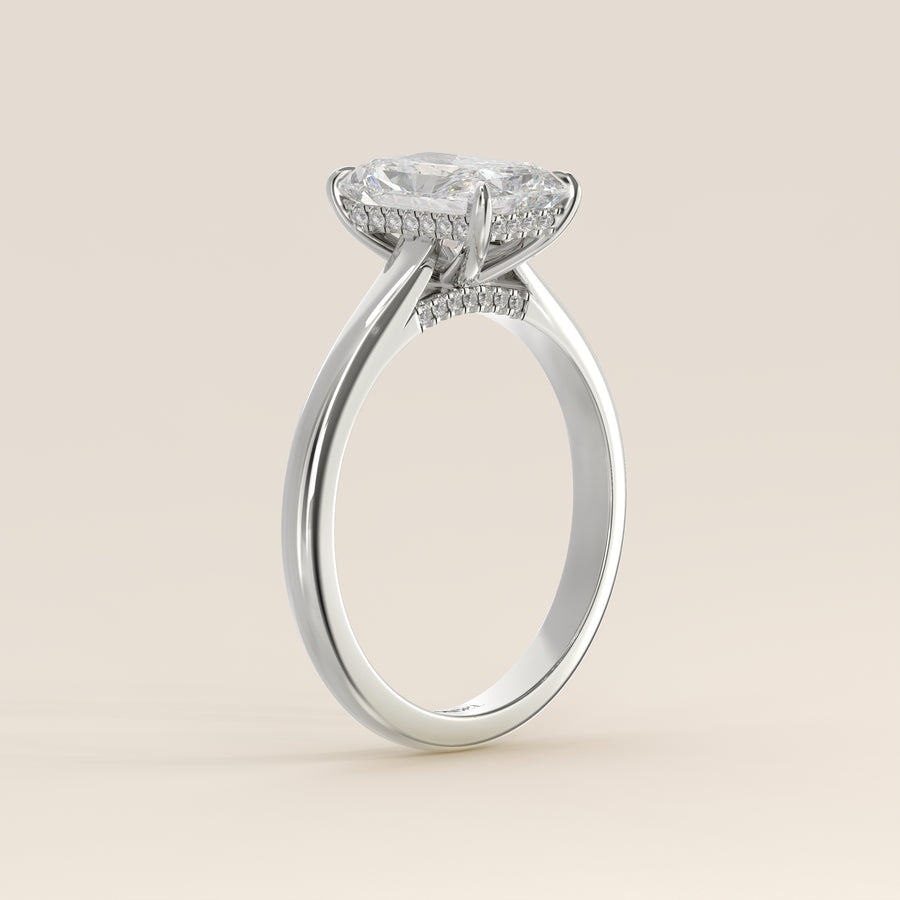 Verlovingsring radiant lab grown diamant met cathedral setting, hidden halo en diamond bridge, witgoud