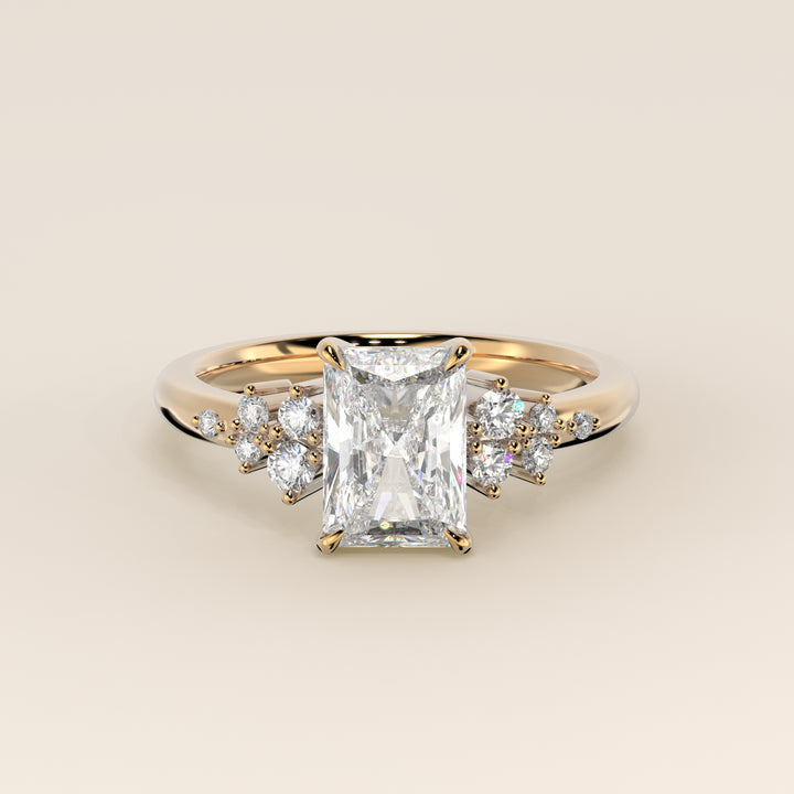 Verlovingsring radiant lab grown diamant met hidden halo en lage zetting, geelgoud