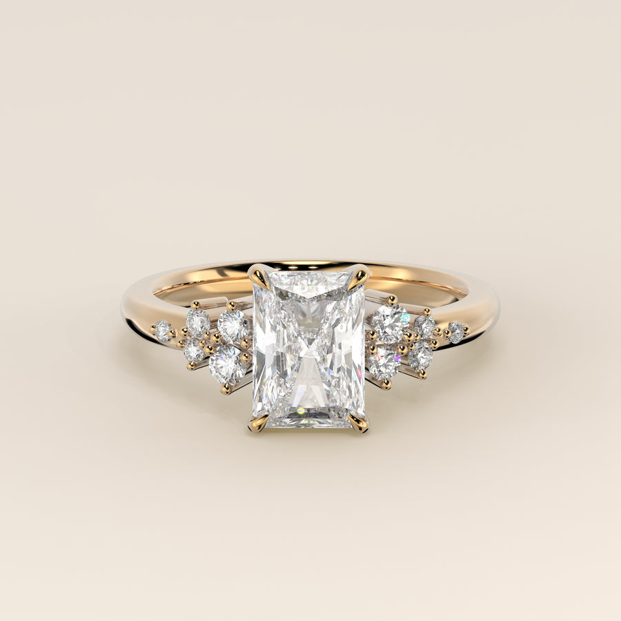 Verlovingsring radiant lab grown diamant met hidden halo en lage zetting, geelgoud