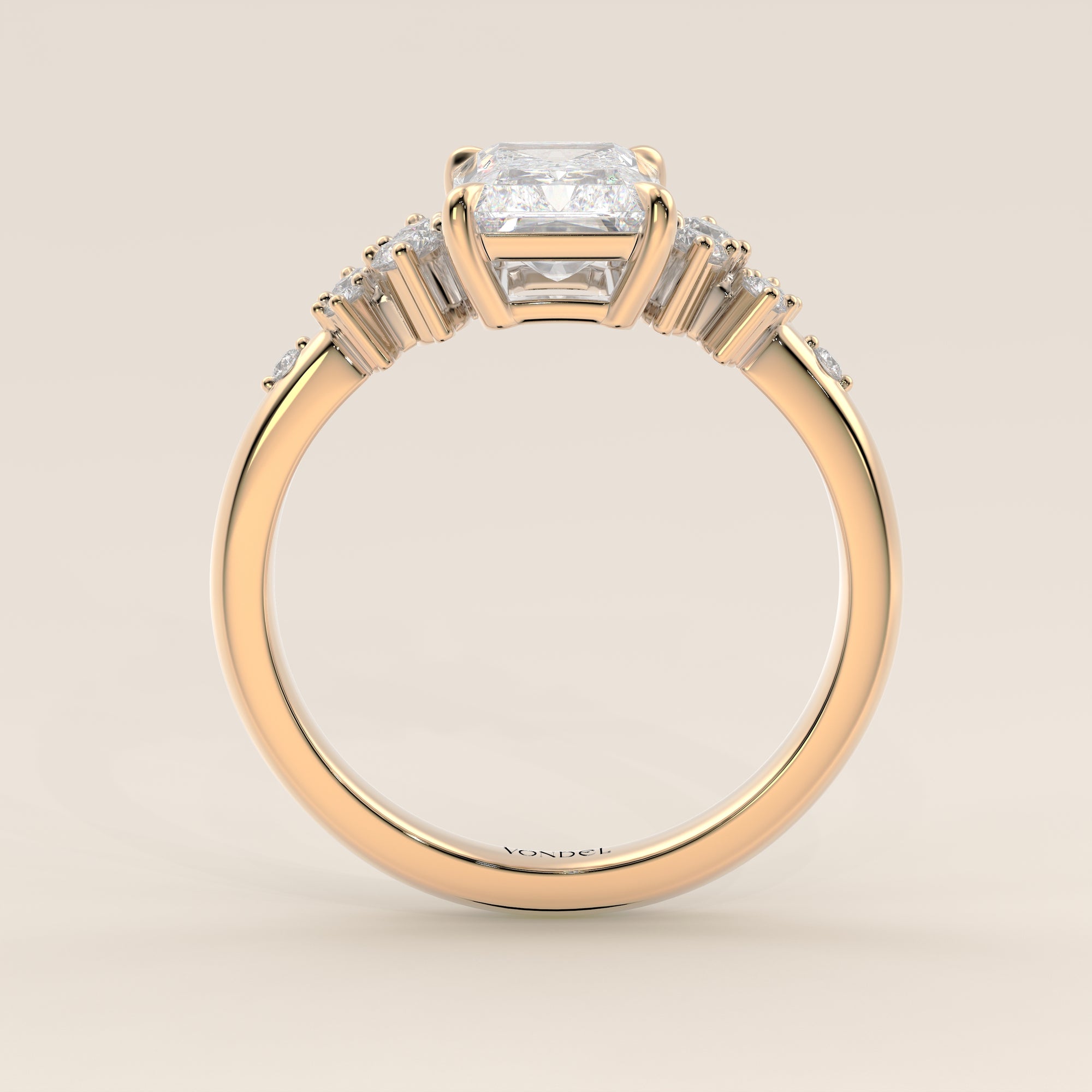 Verlovingsring radiant lab grown diamant met hidden halo en lage zetting, geelgoud