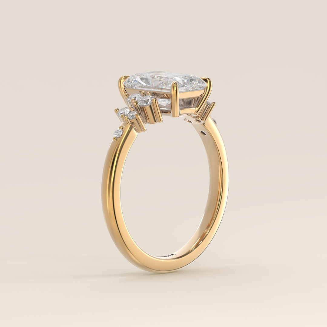 Verlovingsring radiant lab grown diamant met hidden halo en lage zetting, geelgoud