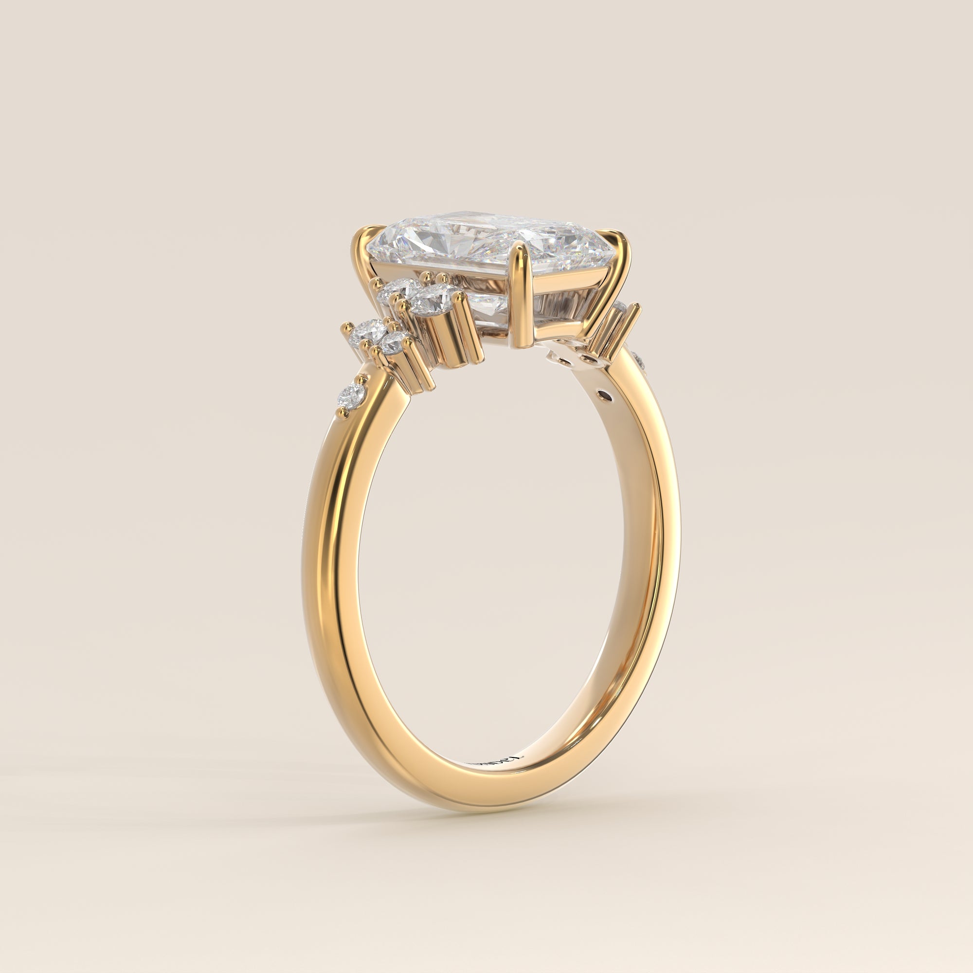 Verlovingsring radiant lab grown diamant met hidden halo en lage zetting, geelgoud
