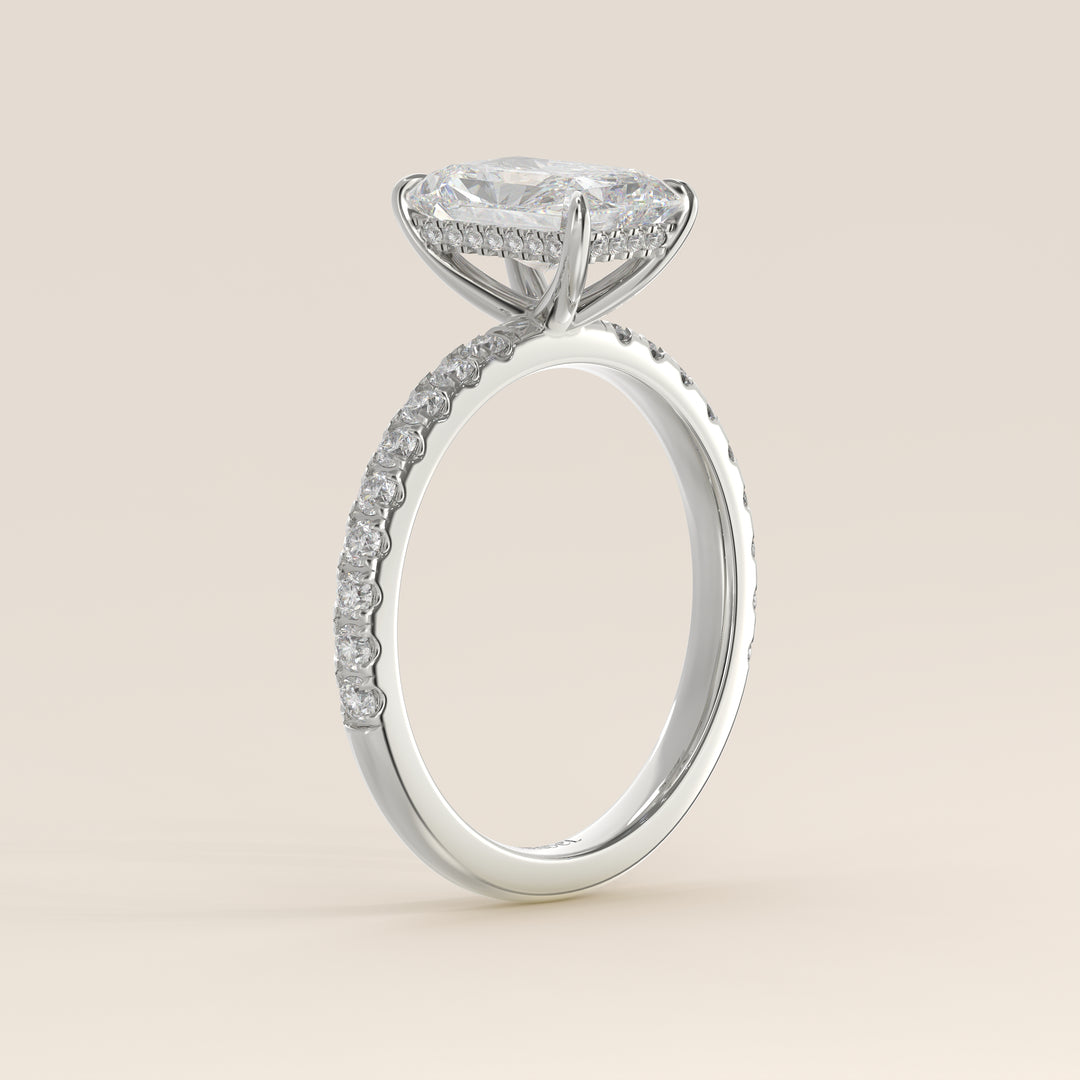 Verlovingsring radiant lab grown diamant met hidden halo en pave band, witgoud