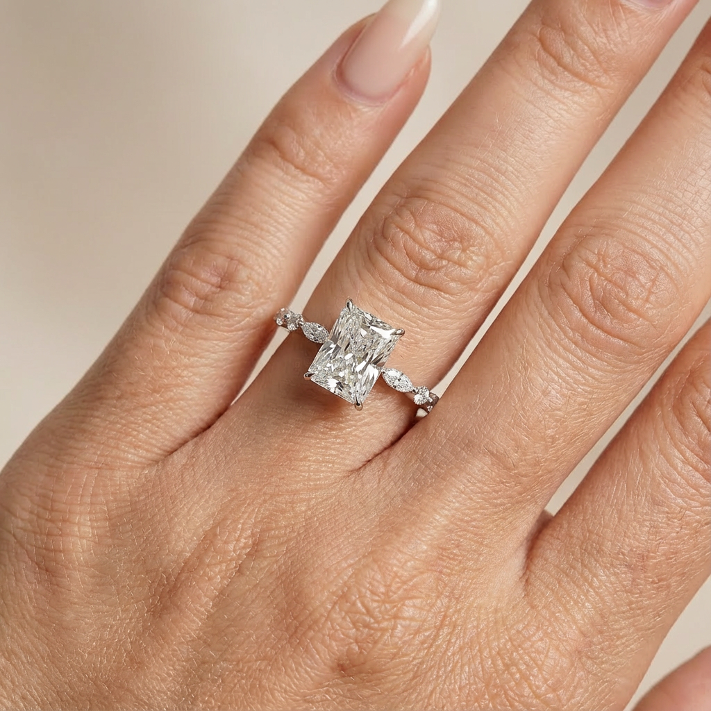 Verlovingsring radiant lab grown diamant met marquise- en ronde diamantband, witgoud