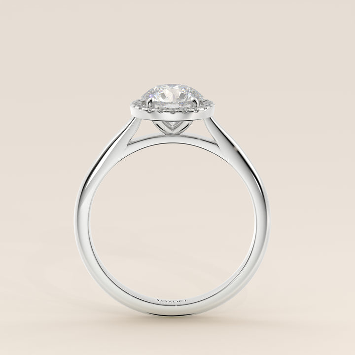Verlovingsring rond halo lab grown diamant met cathedral en hoge zetting, witgoud