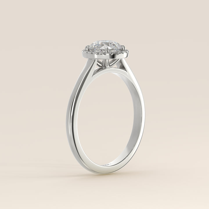 Verlovingsring rond halo lab grown diamant met cathedral en hoge zetting, witgoud