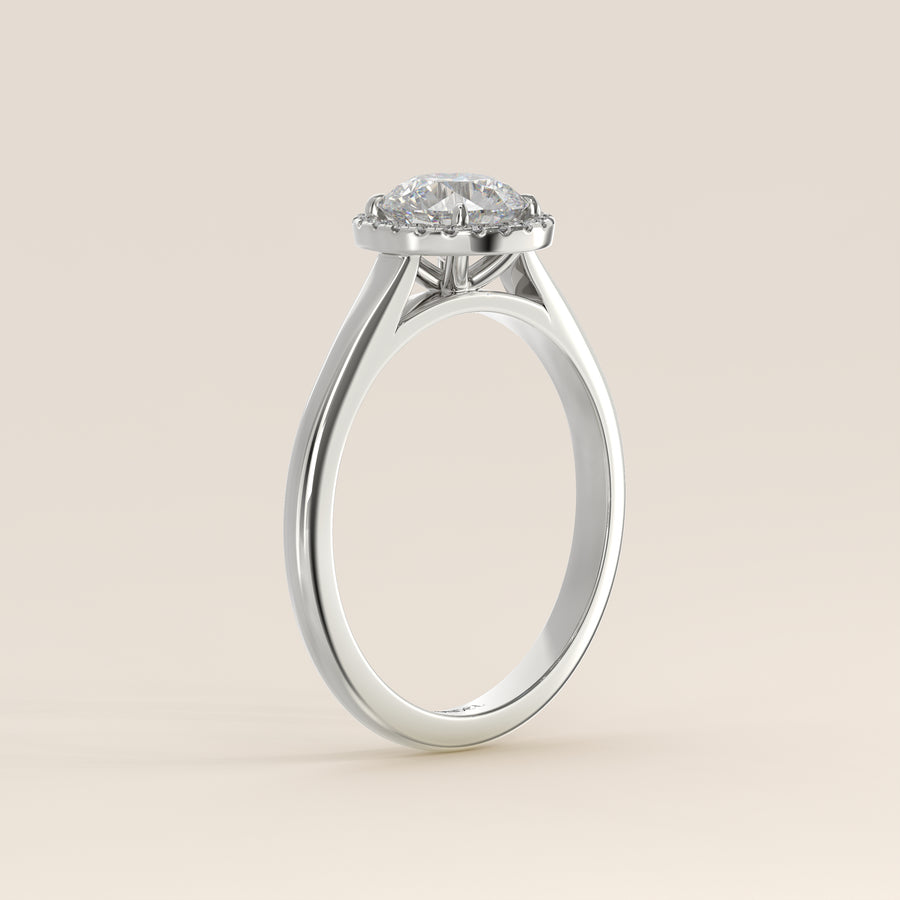 Verlovingsring rond halo lab grown diamant met cathedral en hoge zetting, witgoud