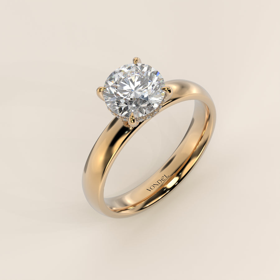 Verlovingsring rond lab grown diamant met brede band en hidden halo, geelgoud