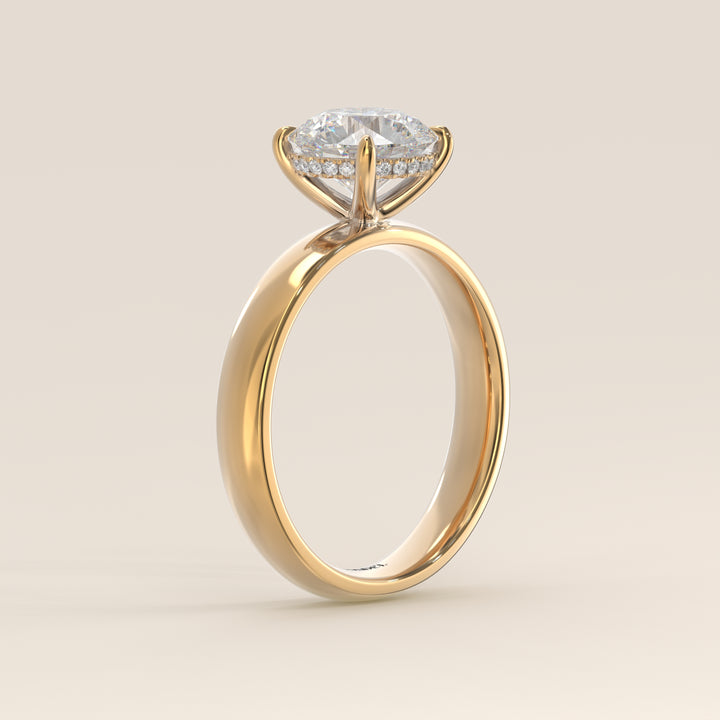 Verlovingsring rond lab grown diamant met brede band en hidden halo, geelgoud