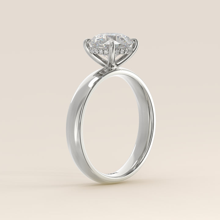 Verlovingsring rond lab grown diamant met brede band en hidden halo, witgoud