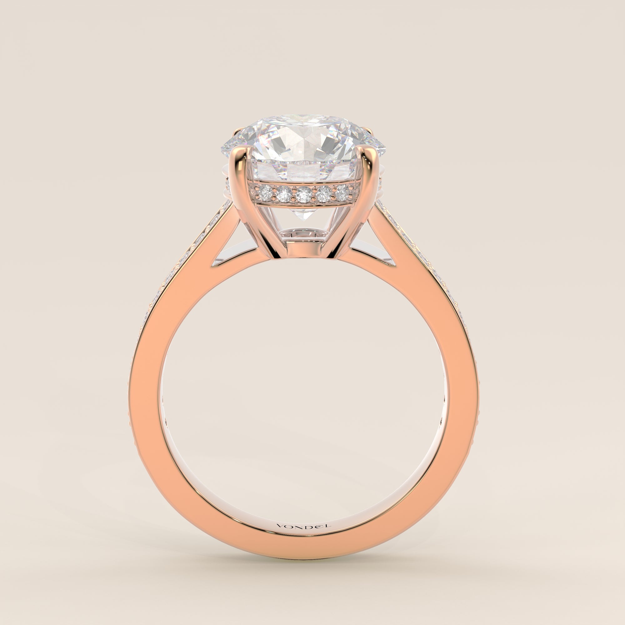 Verlovingsring rond lab grown diamant met brede pave band, cathedral setting en hidden halo, rosegoud