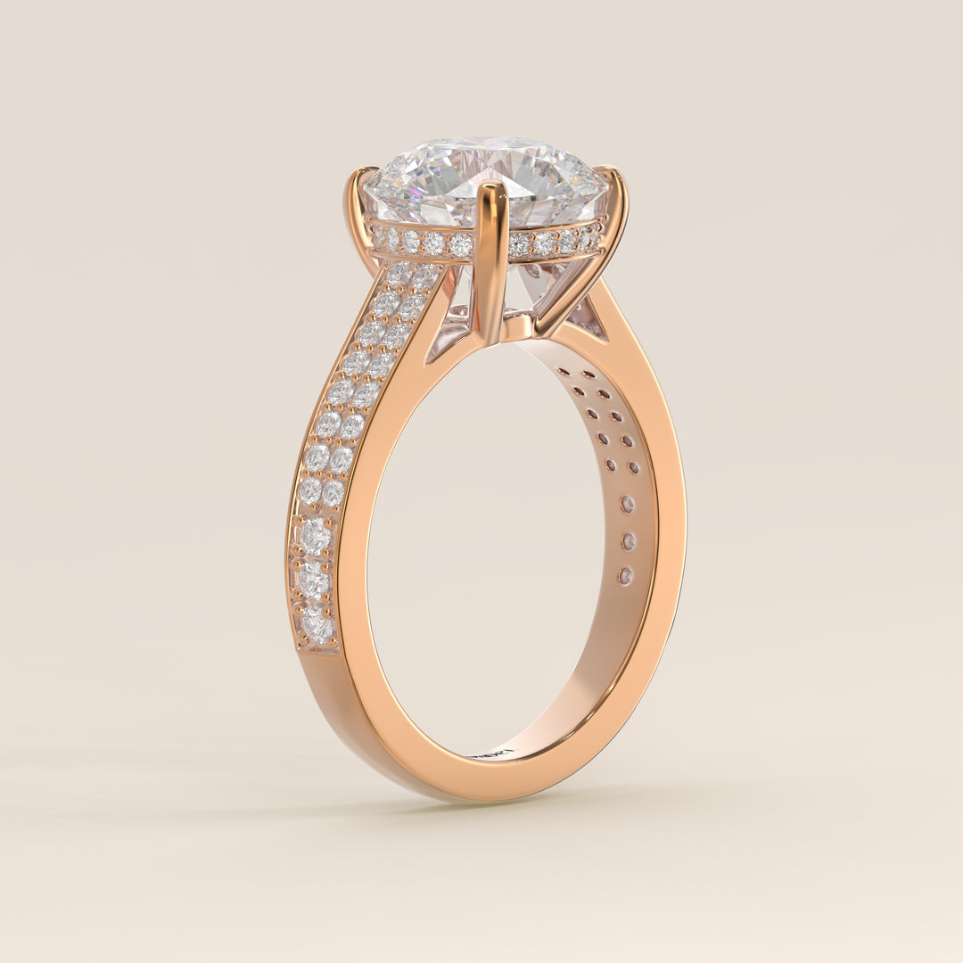 Verlovingsring rond lab grown diamant met brede pave band, cathedral setting en hidden halo, rosegoud