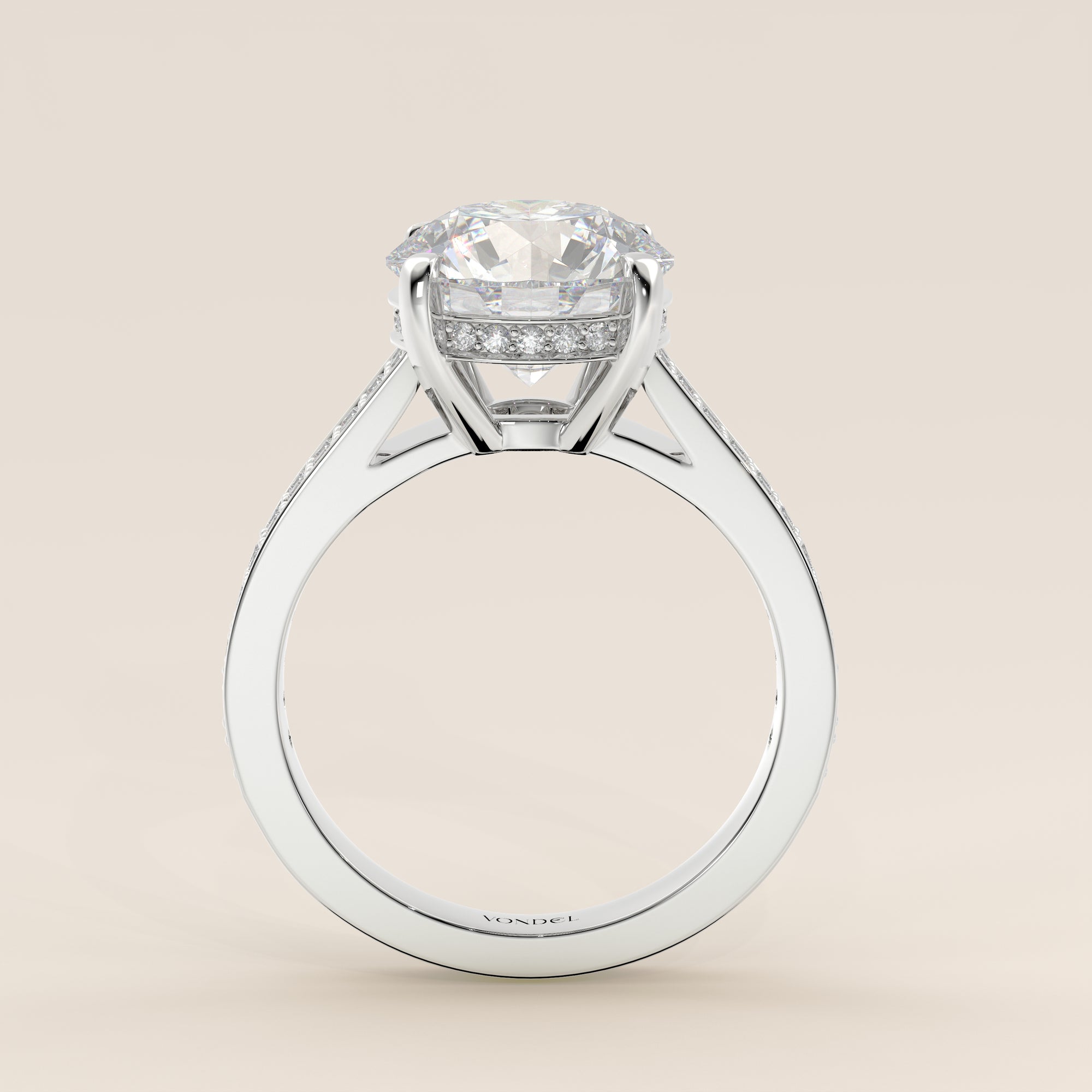 Verlovingsring rond lab grown diamant met brede pave band, cathedral setting en hidden halo, witgoud