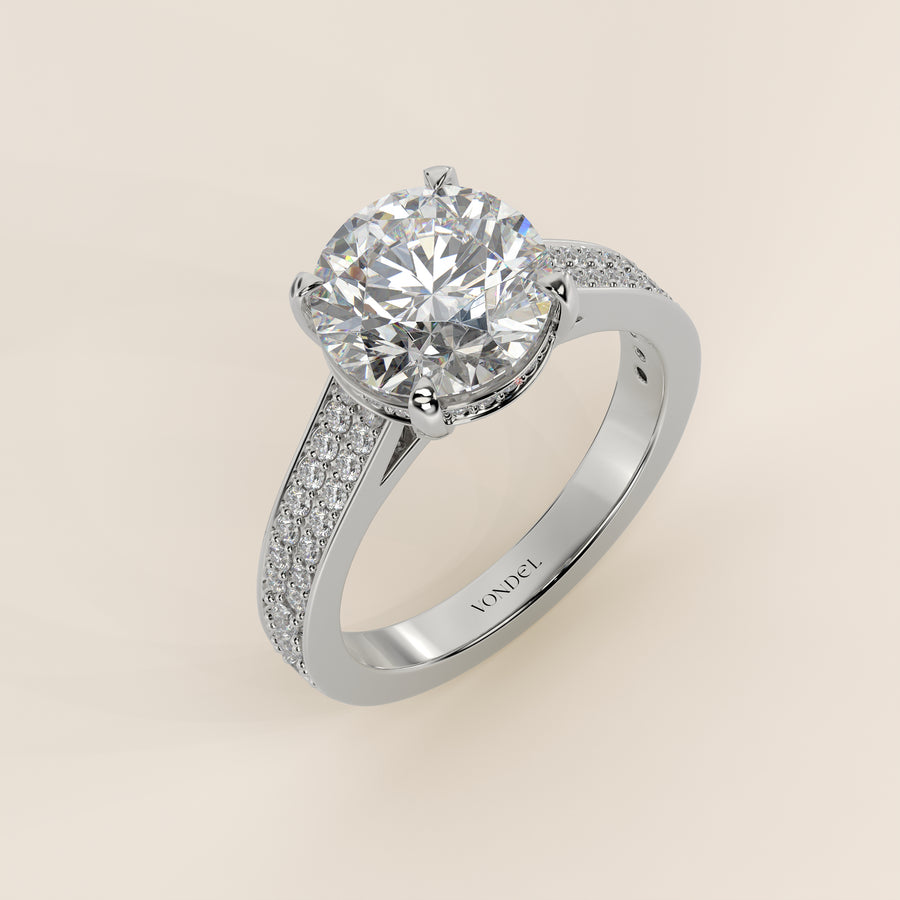 Verlovingsring rond lab grown diamant met brede pave band, cathedral setting en hidden halo, witgoud