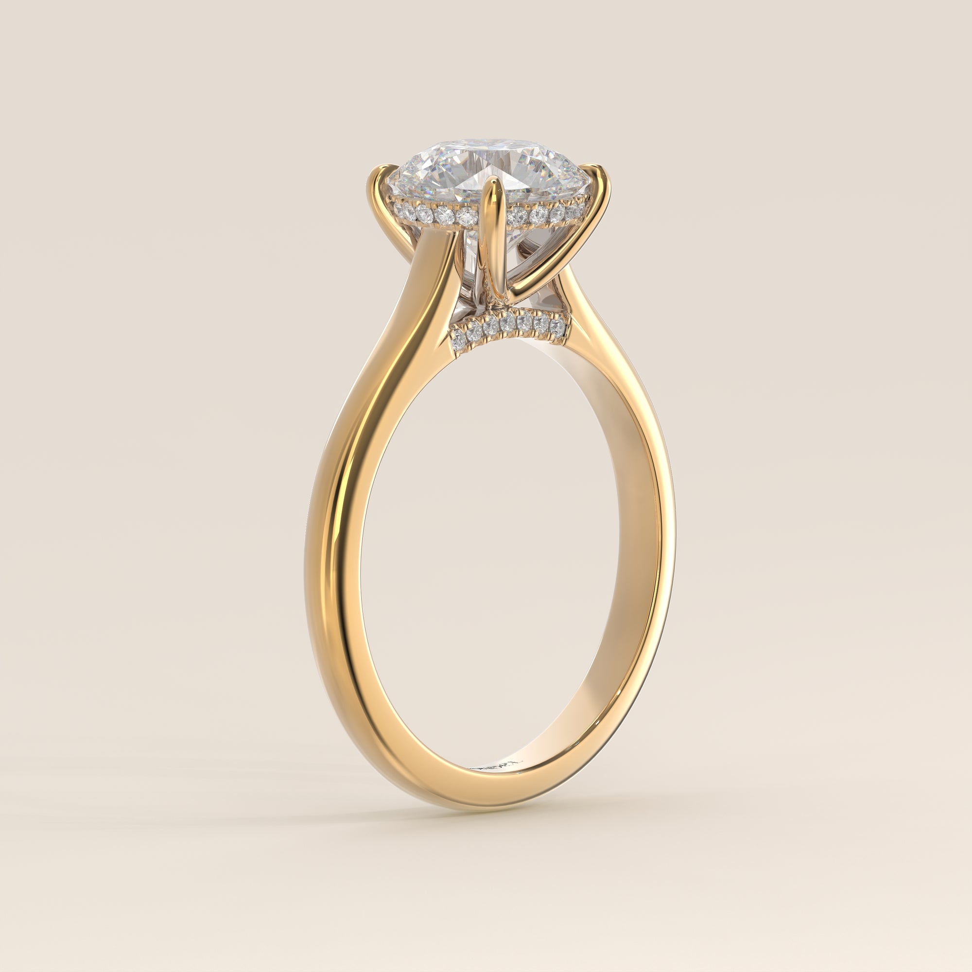 Runder Verlobungsring mit im Labor gezüchtetem Diamanten in Kathedralenfassung, verstecktem Halo und Diamantbrücke, Gelbgold