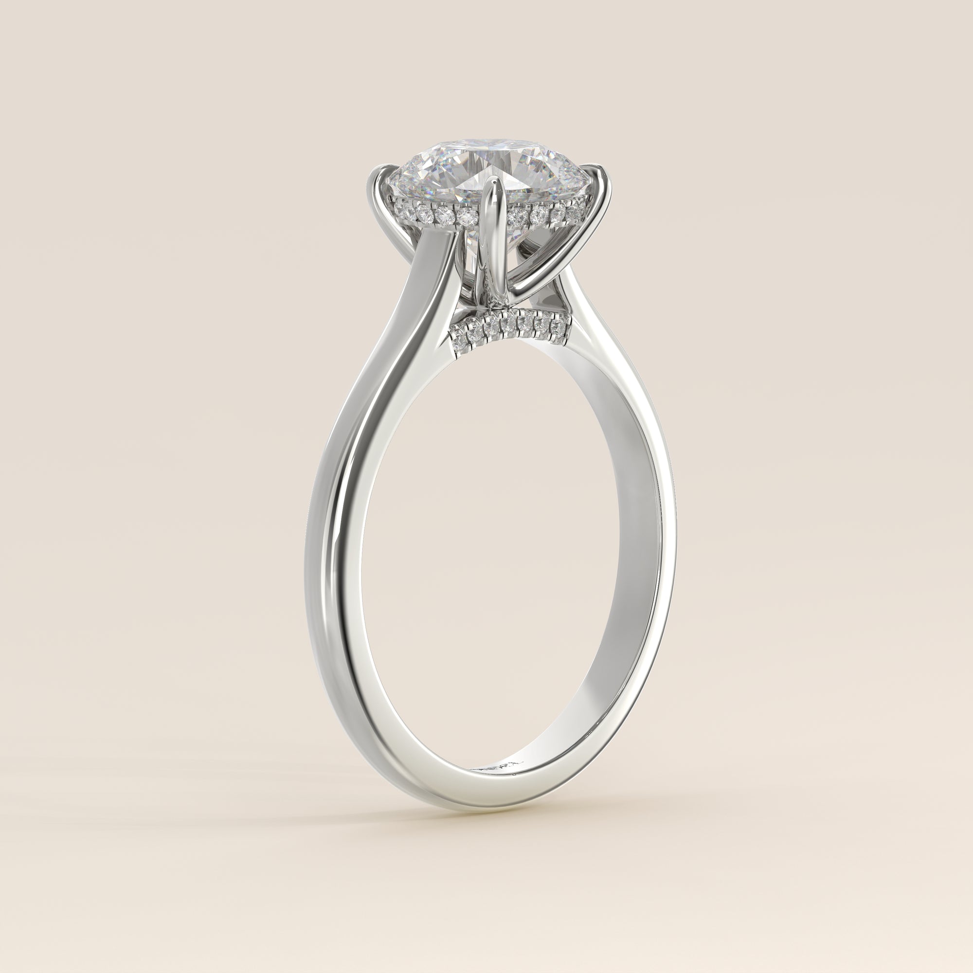 Runder Verlobungsring mit im Labor gezüchtetem Diamanten in Kathedralenfassung, verstecktem Halo und Diamantbrücke, Weißgold