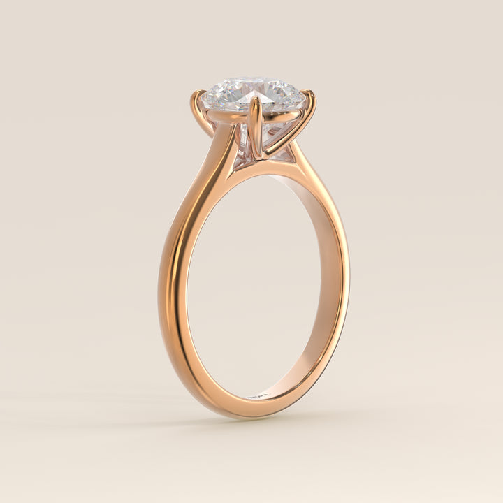 Verlobungsring mit rundem, im Labor gezüchtetem Diamanten in Kathedralenfassung, Roségold