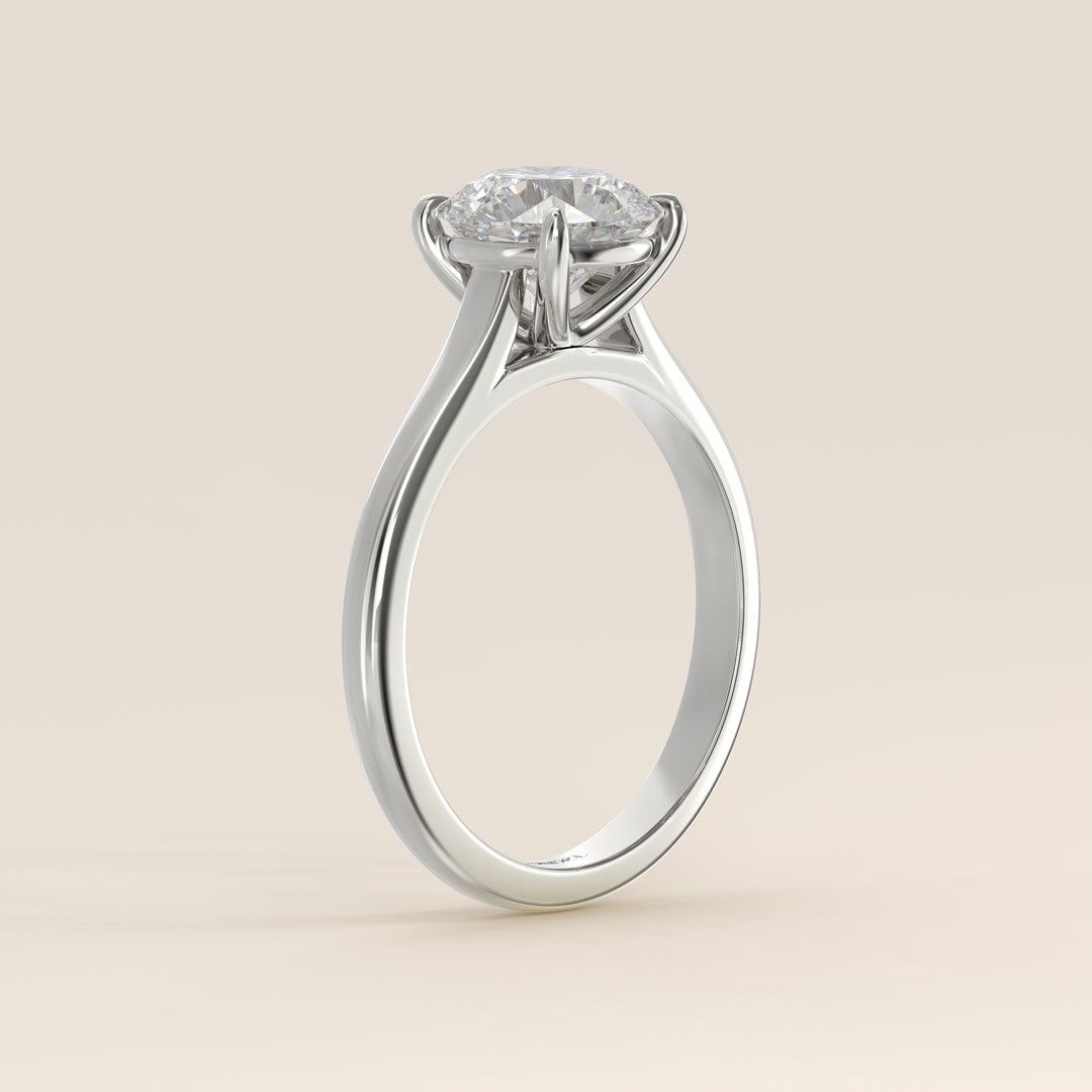 Verlobungsring mit rundem, im Labor gezüchtetem Diamanten in Kathedralenfassung, Weißgold