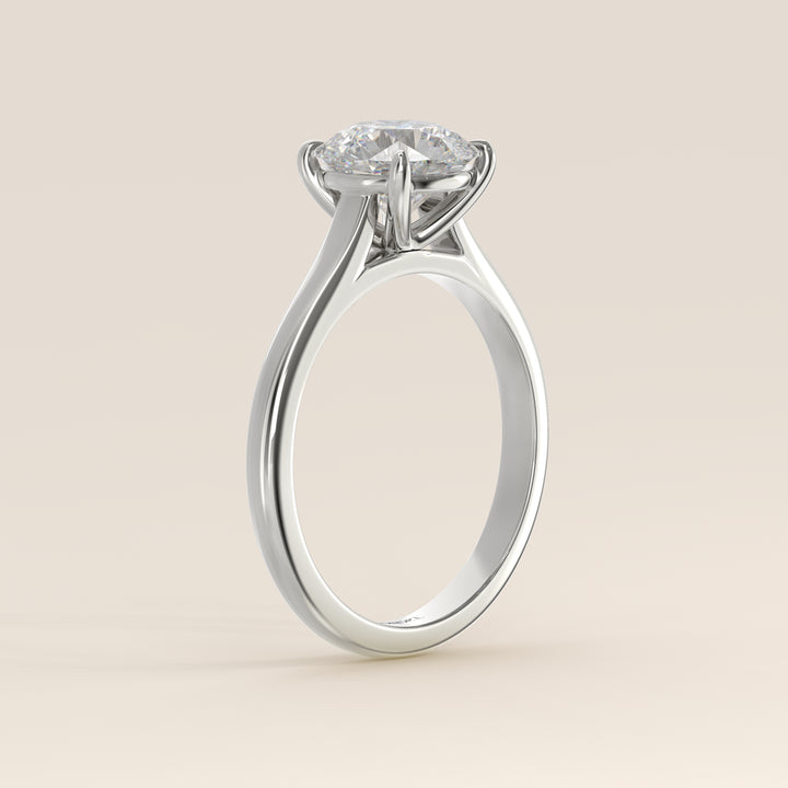 Verlobungsring mit rundem, im Labor gezüchtetem Diamanten in Kathedralenfassung, Weißgold