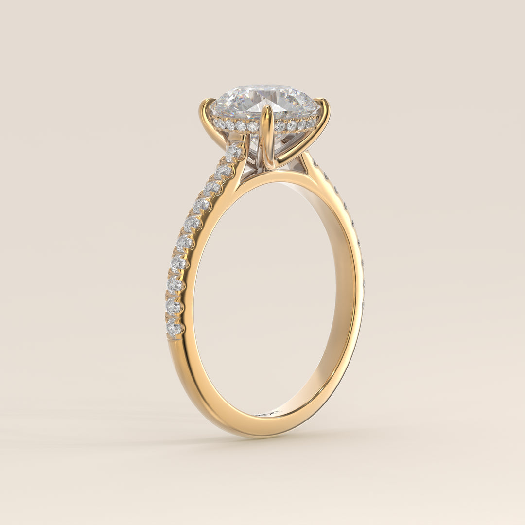 Runder Verlobungsring mit im Labor gezüchtetem Diamanten in Kathedralenfassung, Pavé-Fassung und verstecktem Halo, Gelbgold