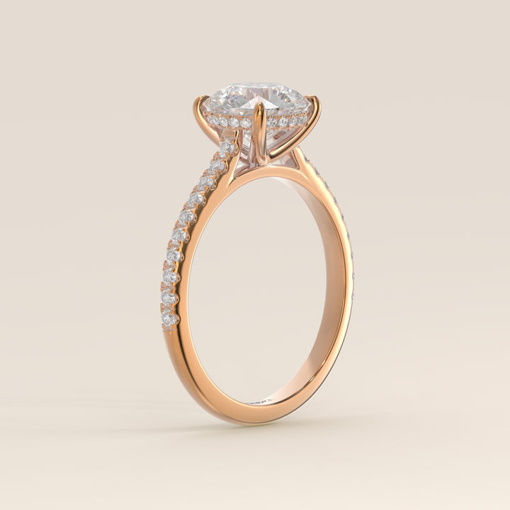 Runder Verlobungsring mit im Labor gezüchtetem Diamanten in Kathedralenfassung, Pavé-Fassung und verstecktem Halo, Roségold