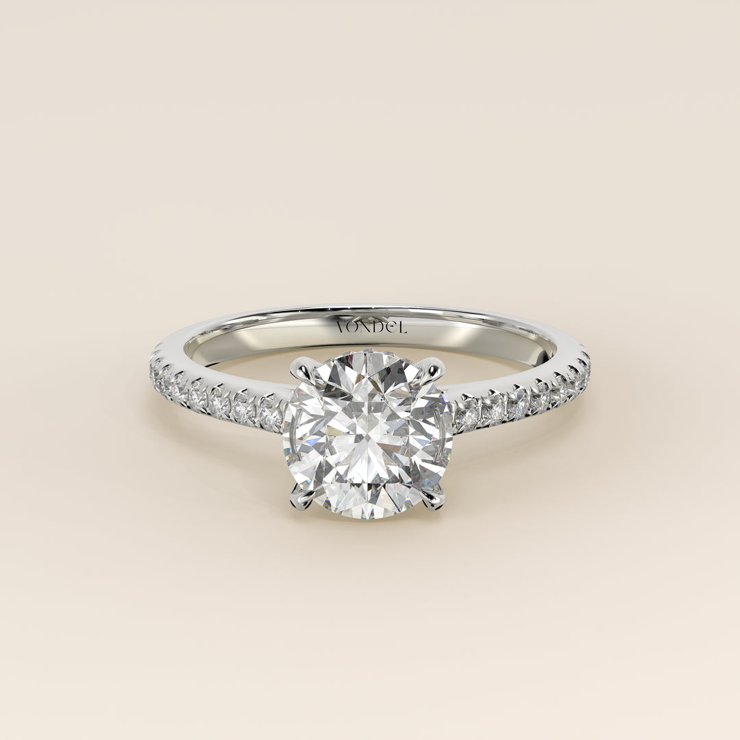 Runder Verlobungsring mit im Labor gezüchtetem Diamanten in Kathedralenfassung, Pavé-Fassung und verstecktem Halo, Weißgold