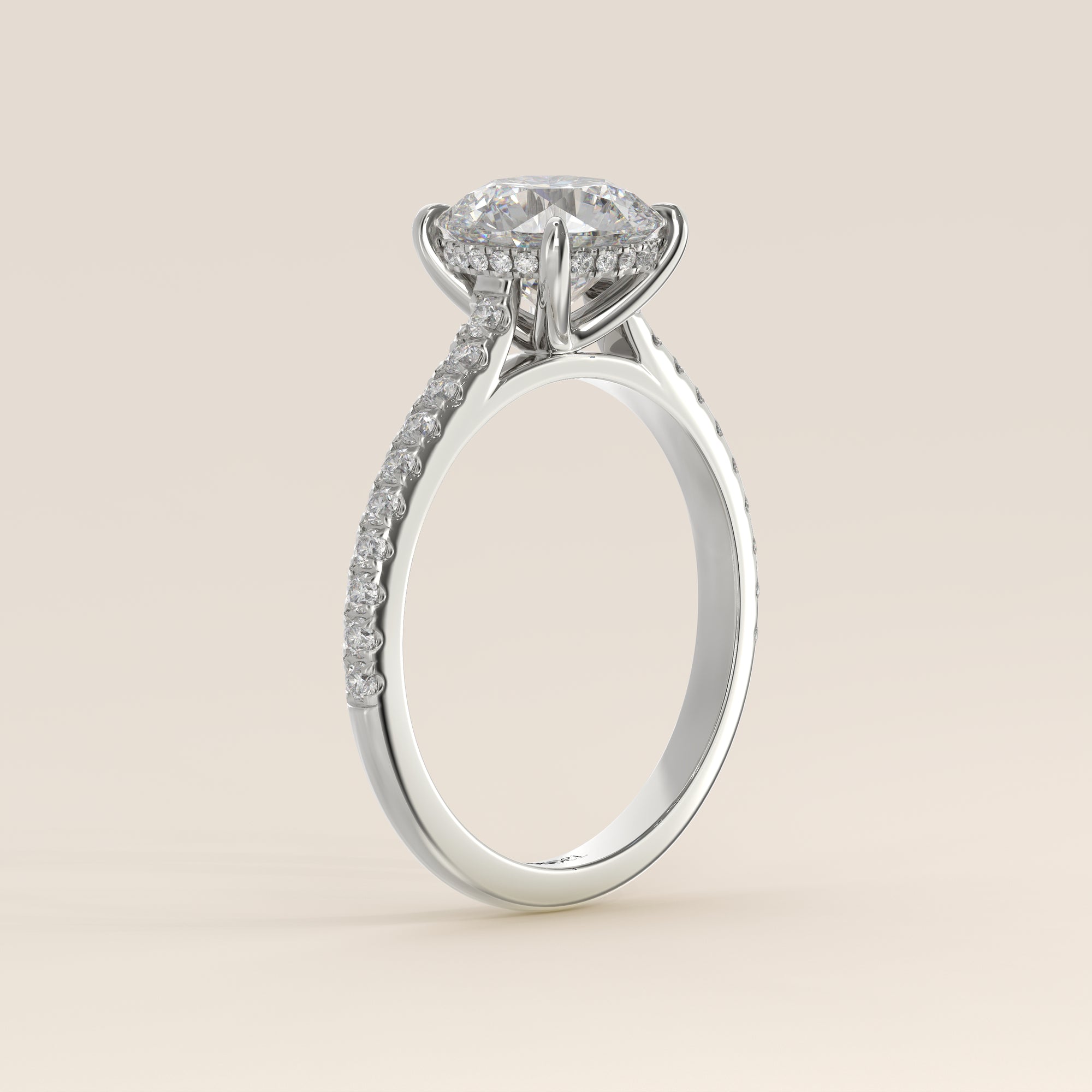 Runder Verlobungsring mit im Labor gezüchtetem Diamanten in Kathedralenfassung, Pavé-Fassung und verstecktem Halo, Weißgold