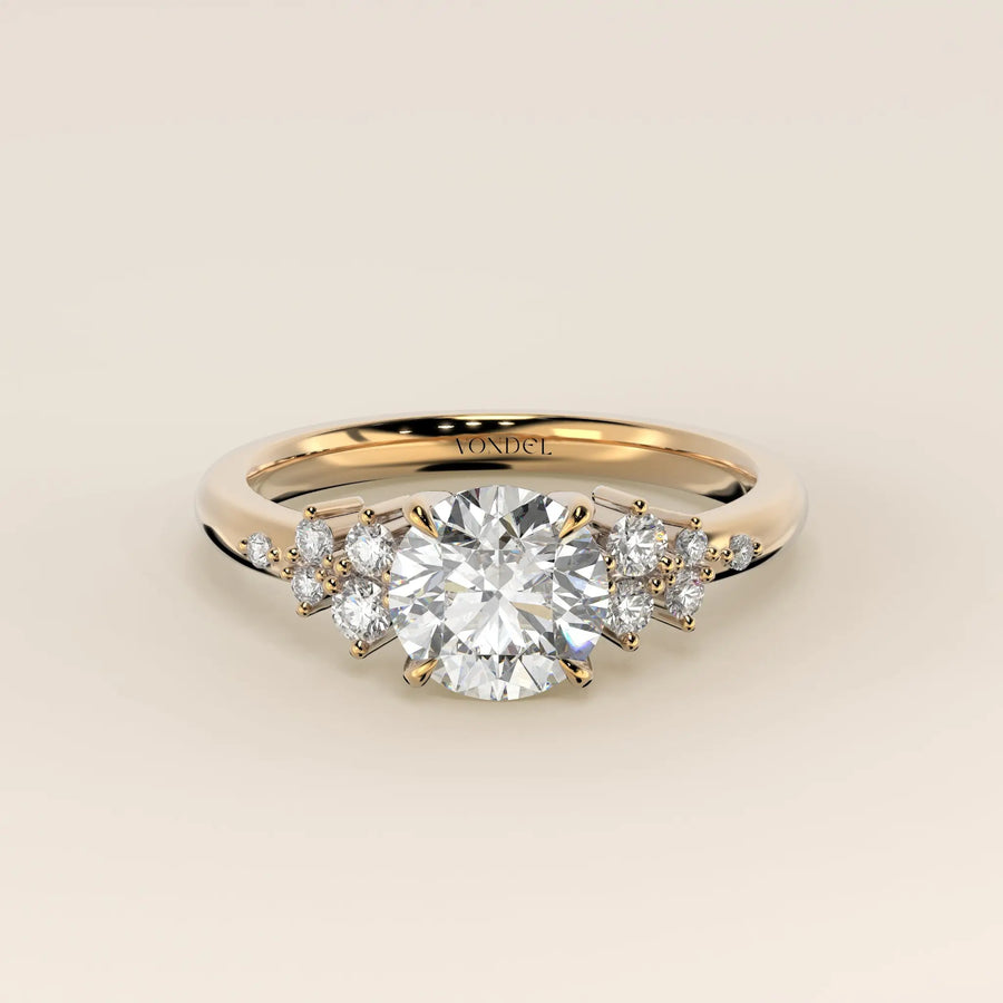 Verlovingsring rond lab grown diamant met hidden halo en lage zetting, geelgoud