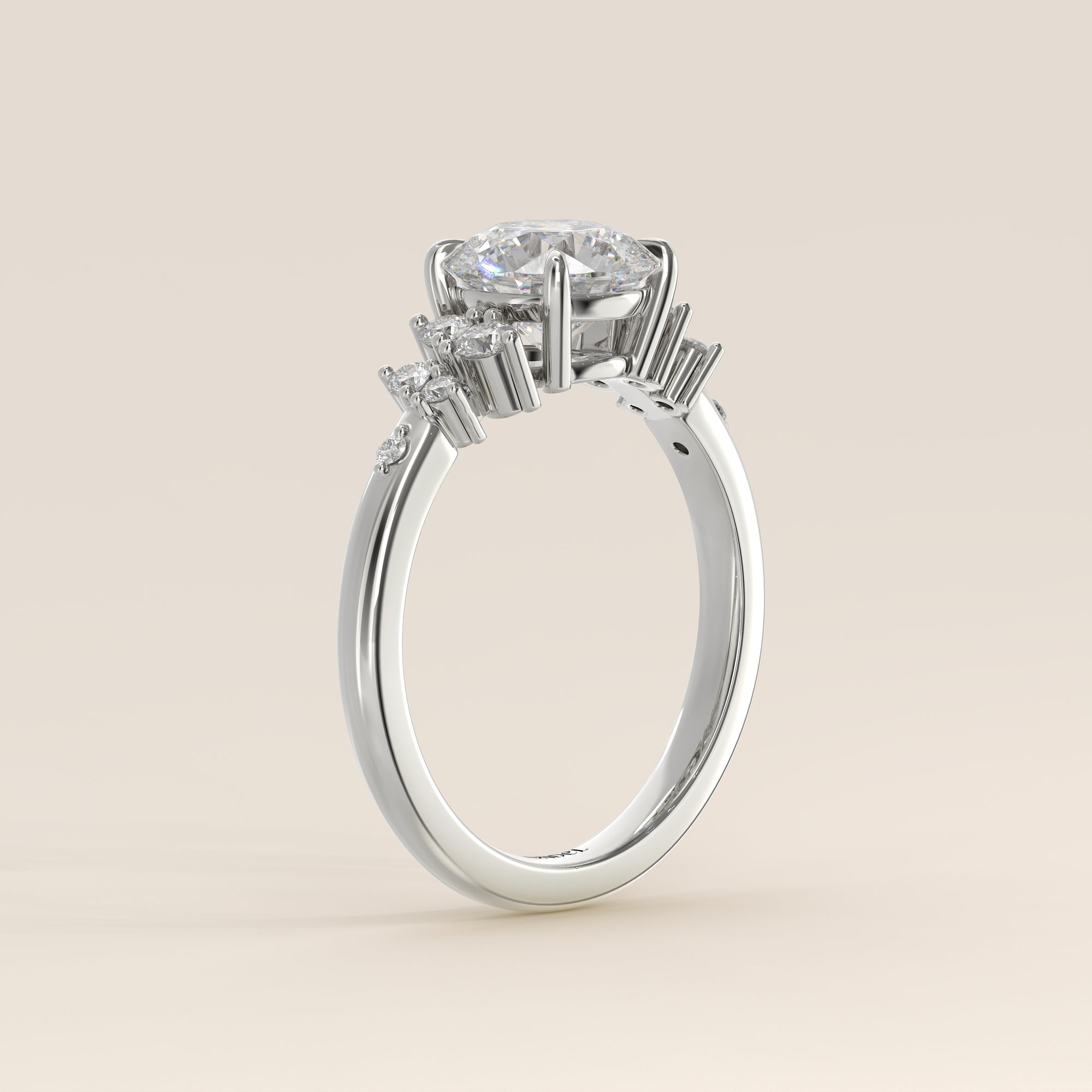 Verlovingsring rond lab grown diamant met hidden halo en lage zetting, witgoud