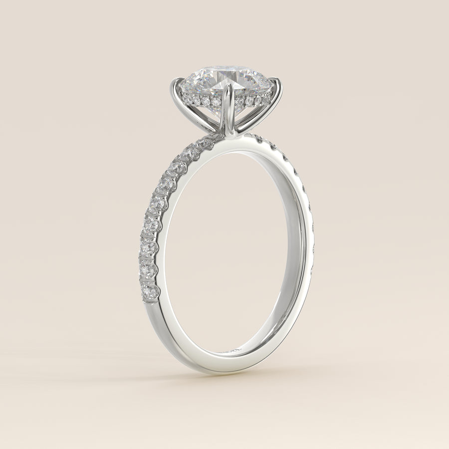 Verlovingsring rond lab grown diamant met hidden halo en pave band, witgoud