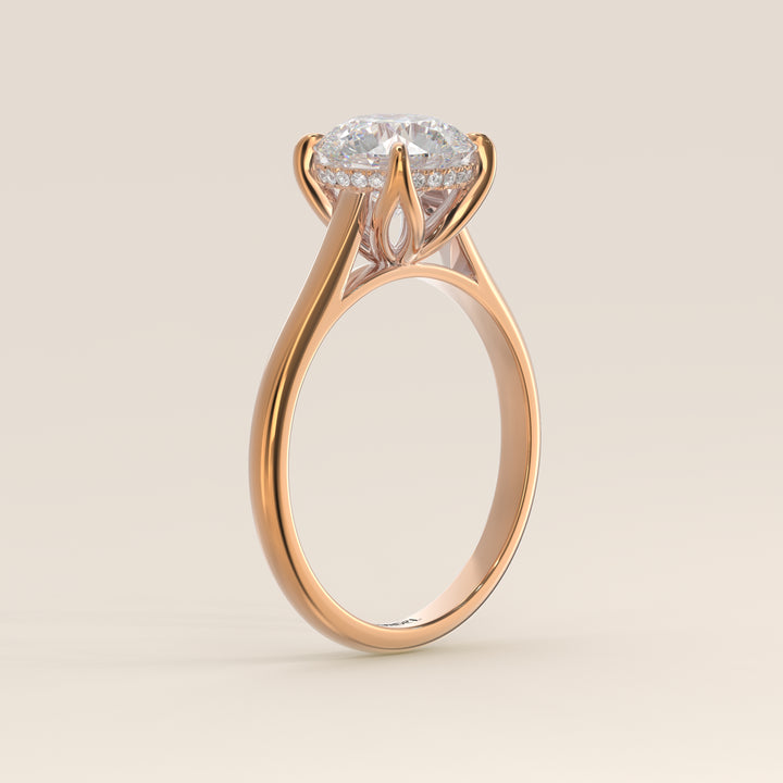 Verlovingsring rond lab grown diamant met petal prongs en hidden halo, rosegoud