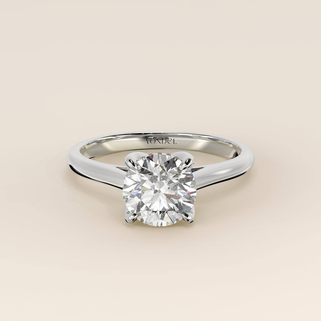 Verlovingsring rond lab grown diamant met petal prongs en hidden halo, witgoud