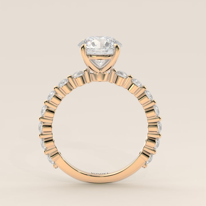 Verlovingsring rond lab grown diamant met ronde diamanten band, geelgoud