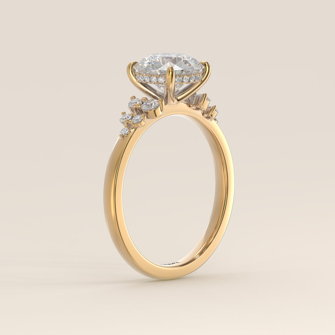 Verlovingsring rond lab grown diamant met snowdrift en hidden halo, geelgoud