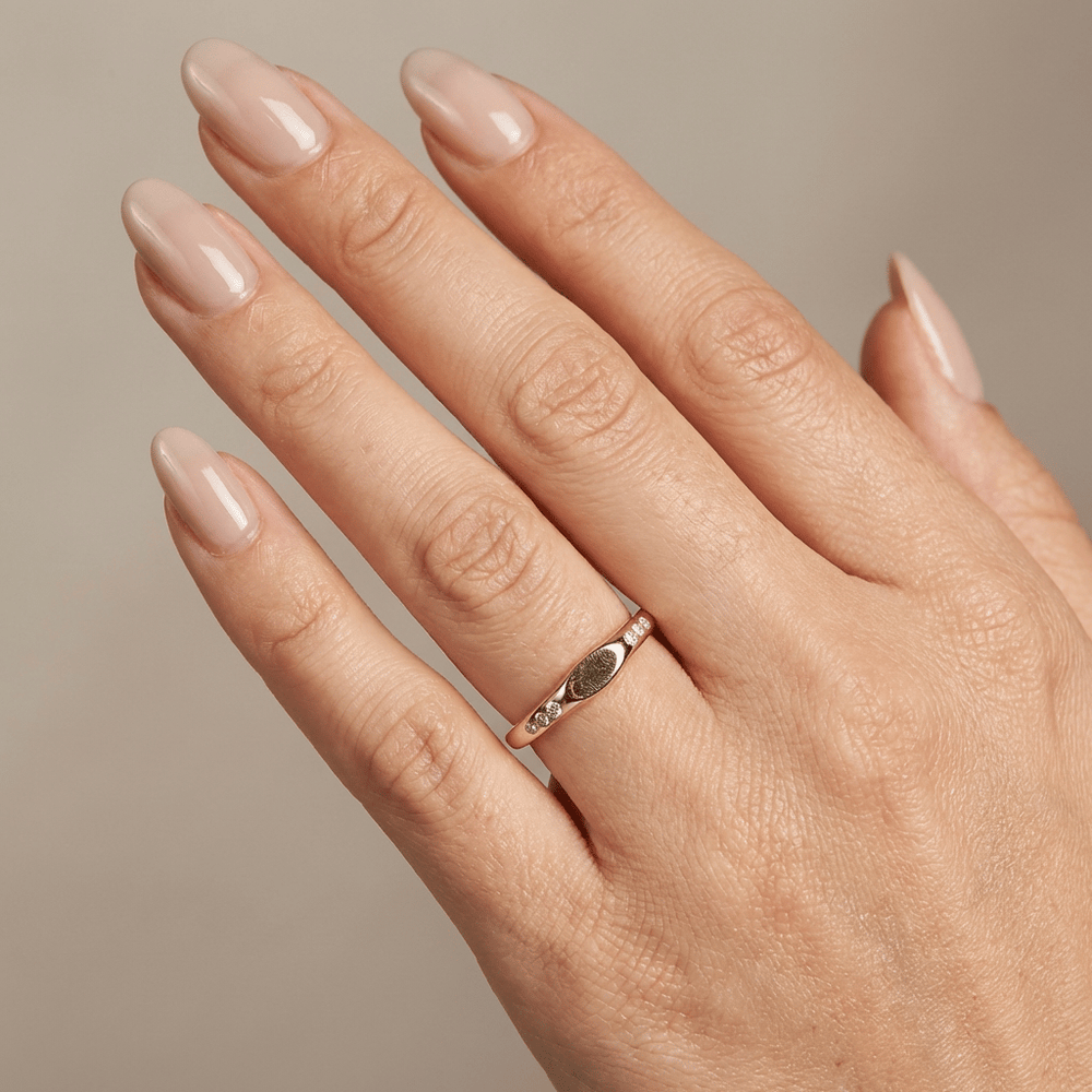 Siegelring mit sechs runden Diamanten, 18 Karat Gelbgold