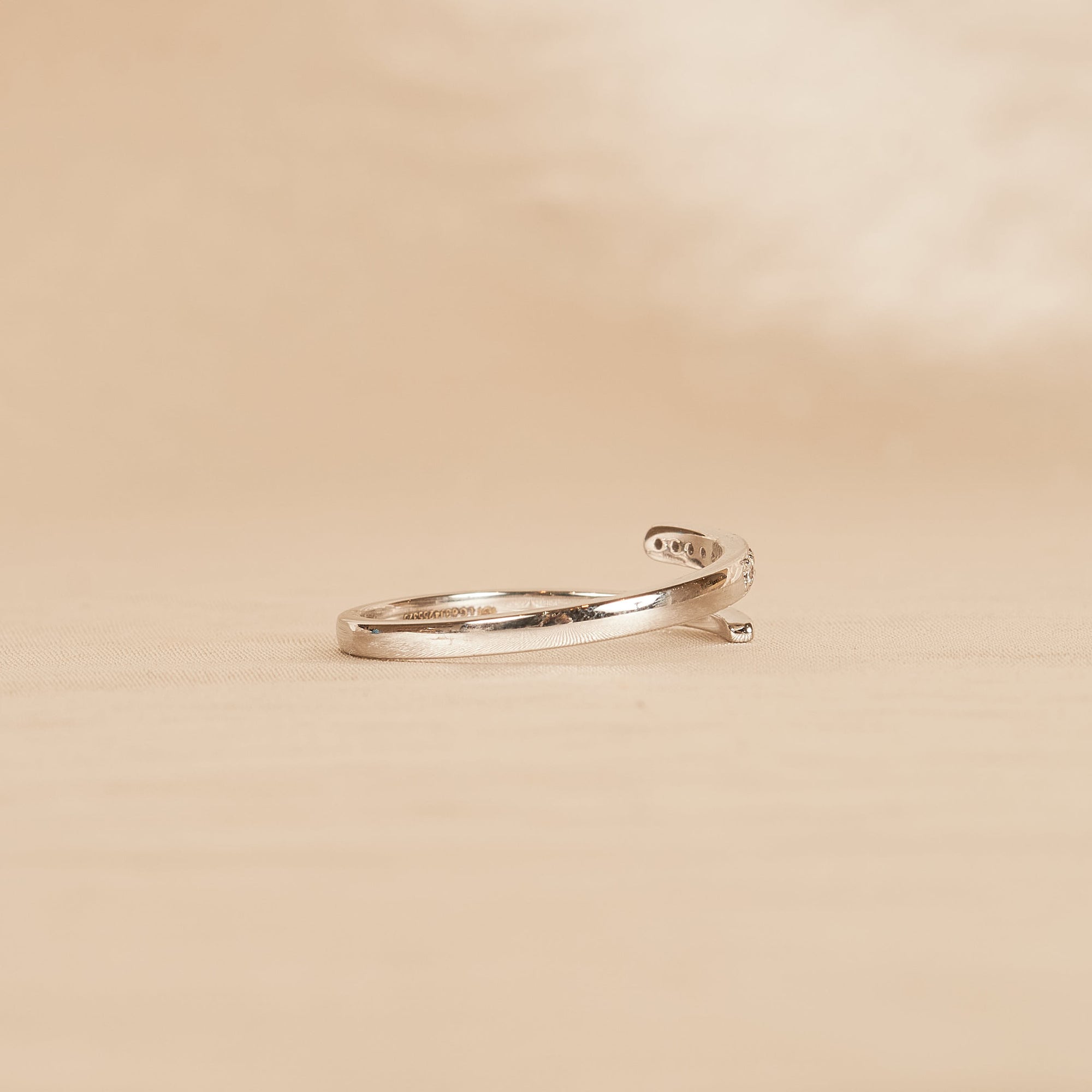 Aimée - In Stock - Wrap Around Lab Grown Diamond Ring with Round Brilliants - 18K Gold - 0,07 ct