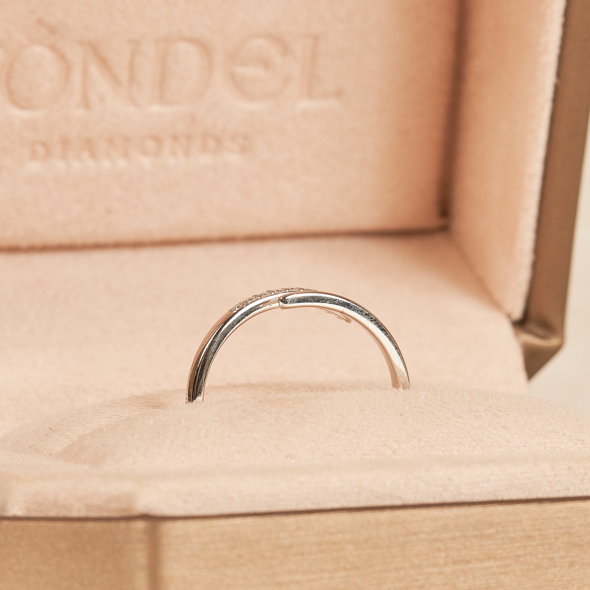 Aimée - In Stock - Wrap Around Lab Grown Diamond Ring with Round Brilliants - 18K Gold - 0,07 ct