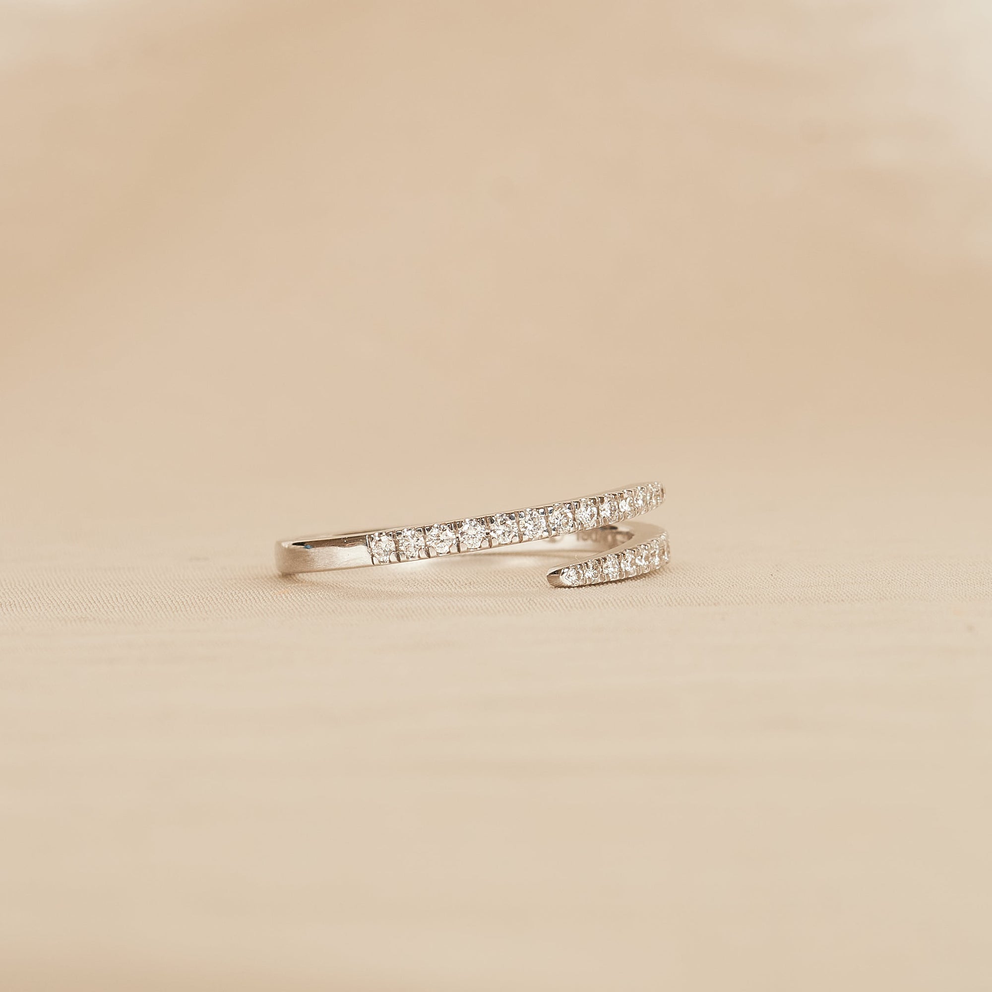 Alexia - In Stock - Wrap Around Lab Grown Diamond Ring with Pave - 18K Gold - 0,28 ct