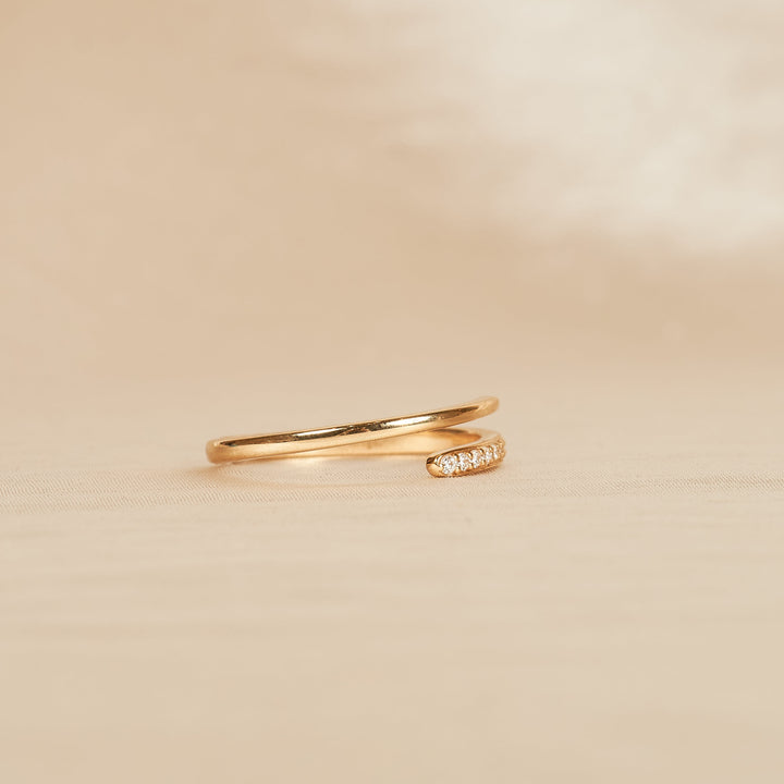 Wrap-around ring with round brilliants - 18K gold - 0.07 ct