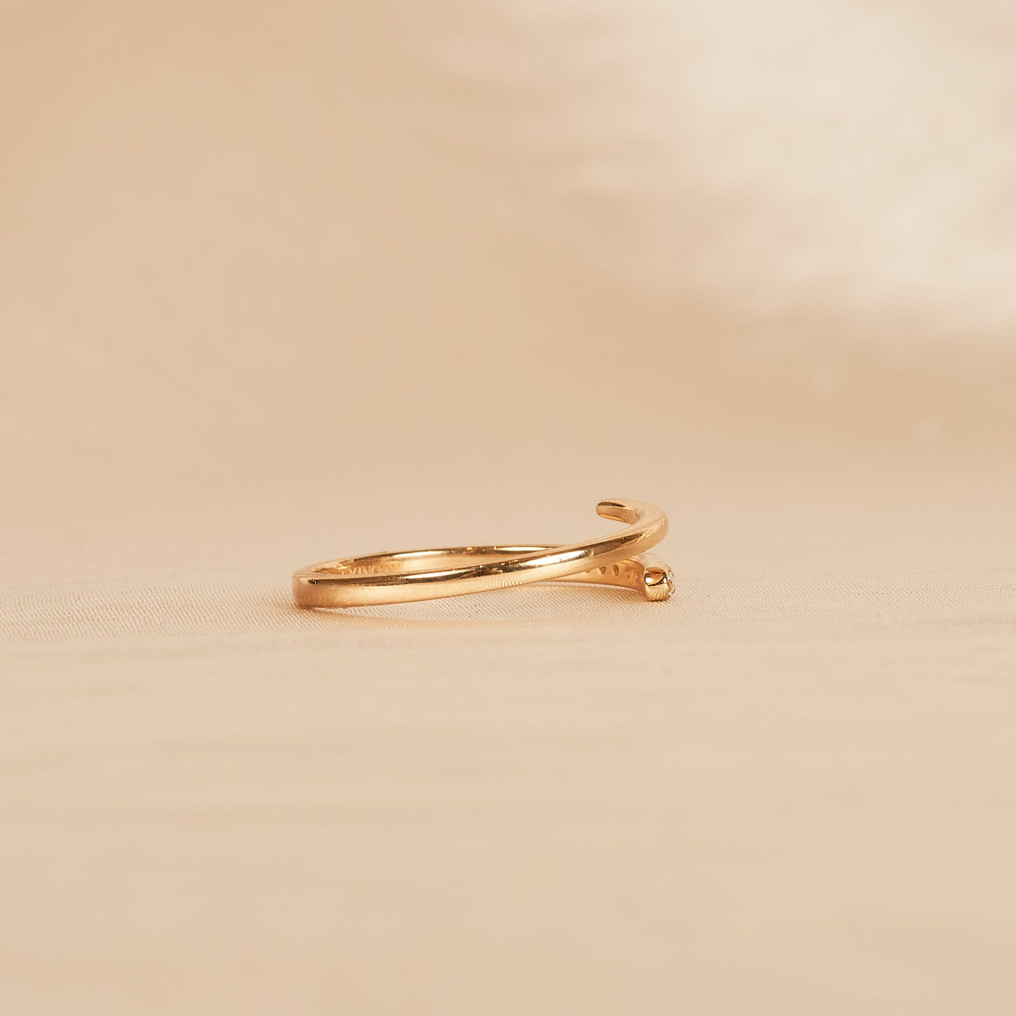 Aimée - In Stock - Wrap Around Lab Grown Diamond Ring with Round Brilliants - 18K Gold - 0,07 ct