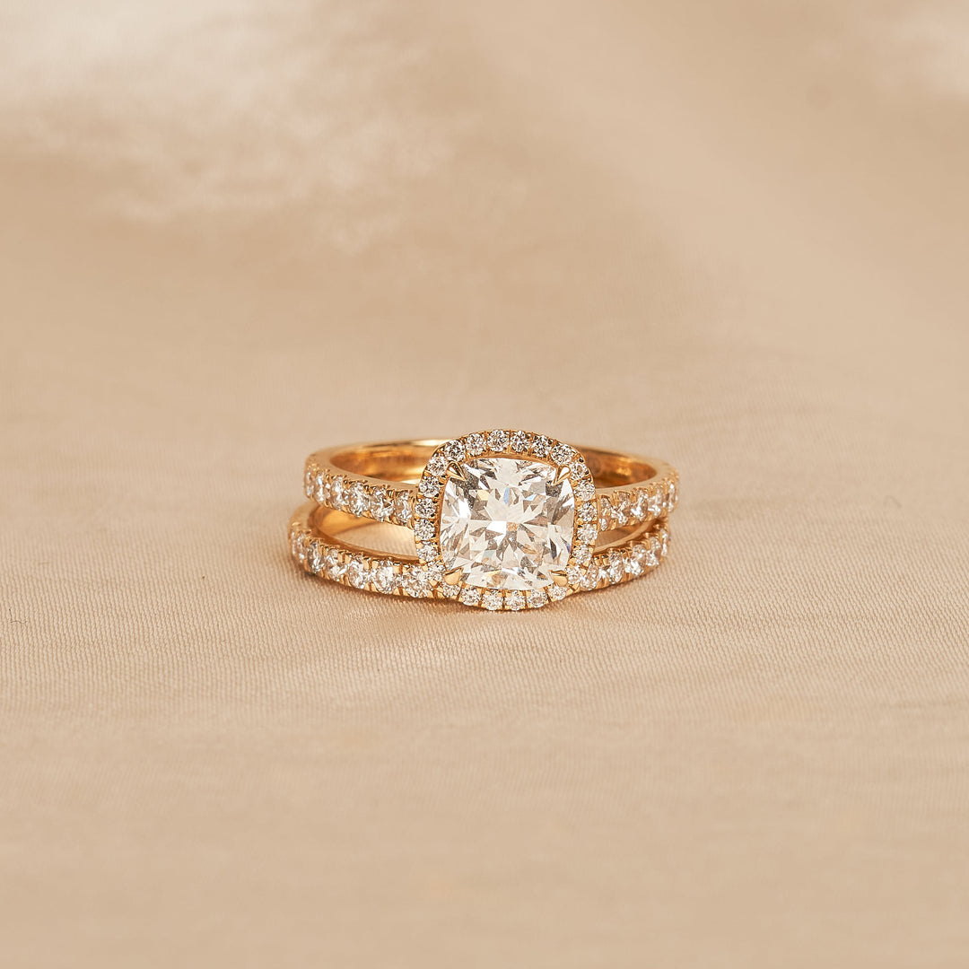 Christina - Cushion Halo Lab Grown Diamond Ring with Pave Band and Stacking Ring Set - 18K Yellow Gold - 2,43 ct