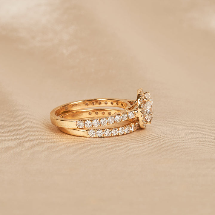 Christina - Cushion Halo Lab Grown Diamond Ring with Pave Band and Stacking Ring Set - 18K Yellow Gold - 2,43 ct