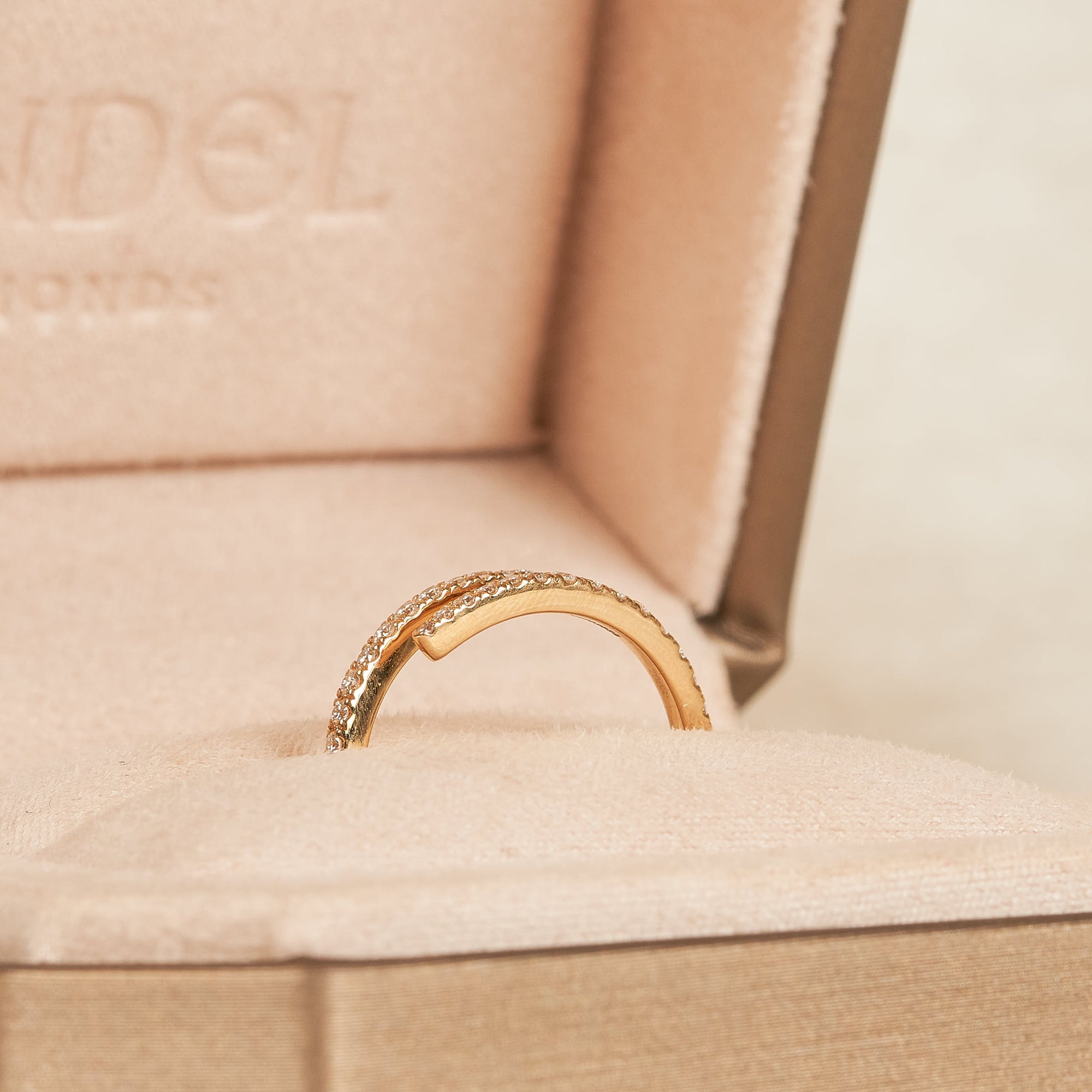 Alexia - In Stock - Wrap Around Lab Grown Diamond Ring with Pave - 18K Gold - 0,28 ct