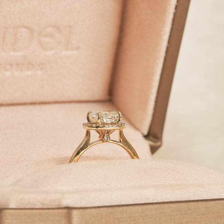 Cushion Halo Ring - 18K Yellow Gold - 1.70 ct