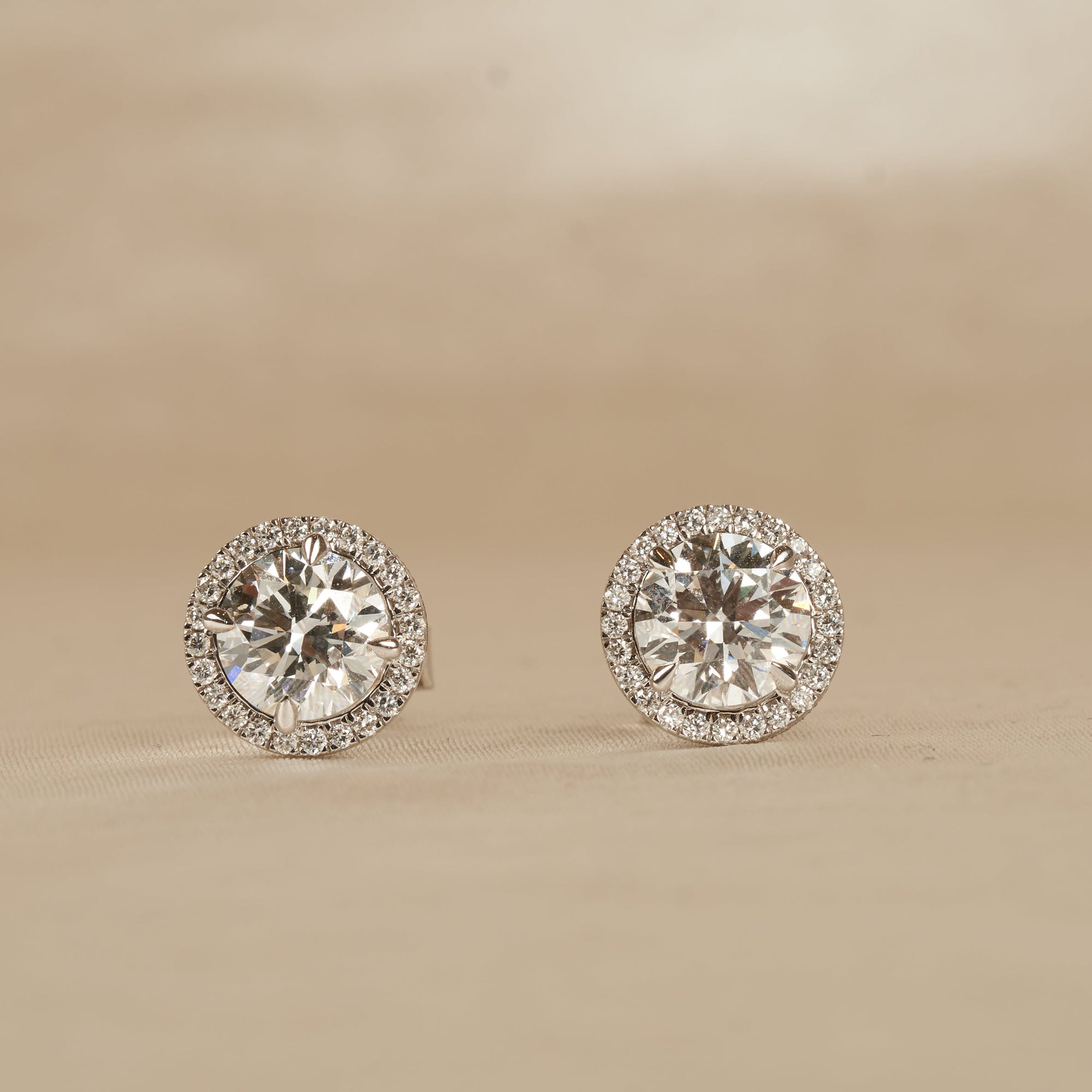 Bibi - In Stock - Round Brilliant Halo Lab Grown Diamond Stud Earrings - 18K Gold - 1.1 ct