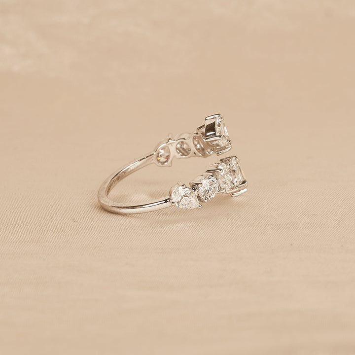 Josephine – Auf Lager – Wickelring mit im Labor gezüchtetem Diamanten und Diamanten im Fantasieschliff – 18 Karat Weißgold – 2,07 ct