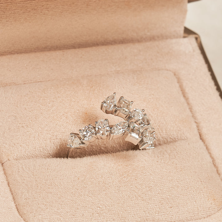 Josephine – Auf Lager – Wickelring mit im Labor gezüchtetem Diamanten und Diamanten im Fantasieschliff – 18 Karat Weißgold – 2,07 ct