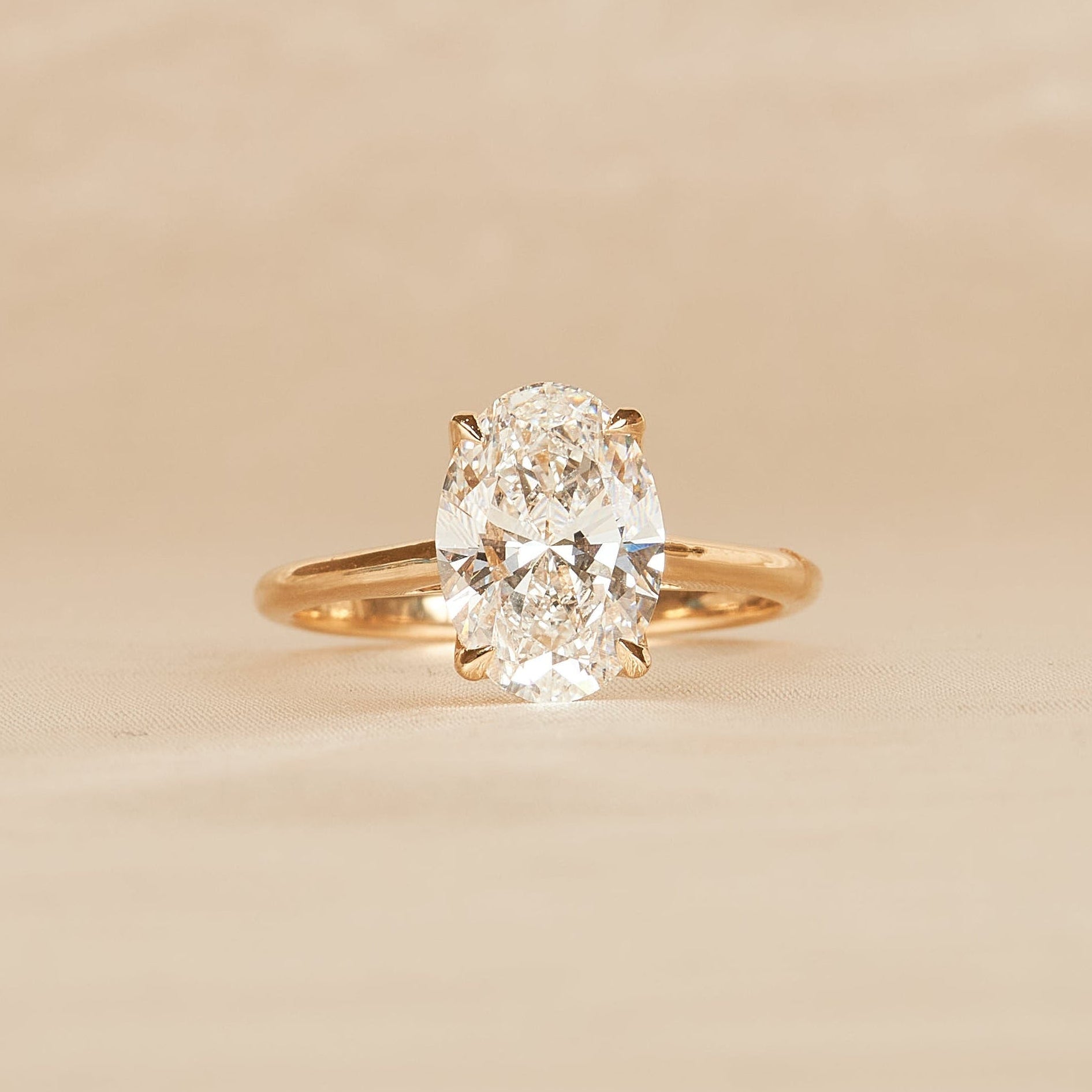 Lyann - In Stock - Oval Petal Prong Lab Grown Diamond Ring - 18K Gold - 2,6 ct