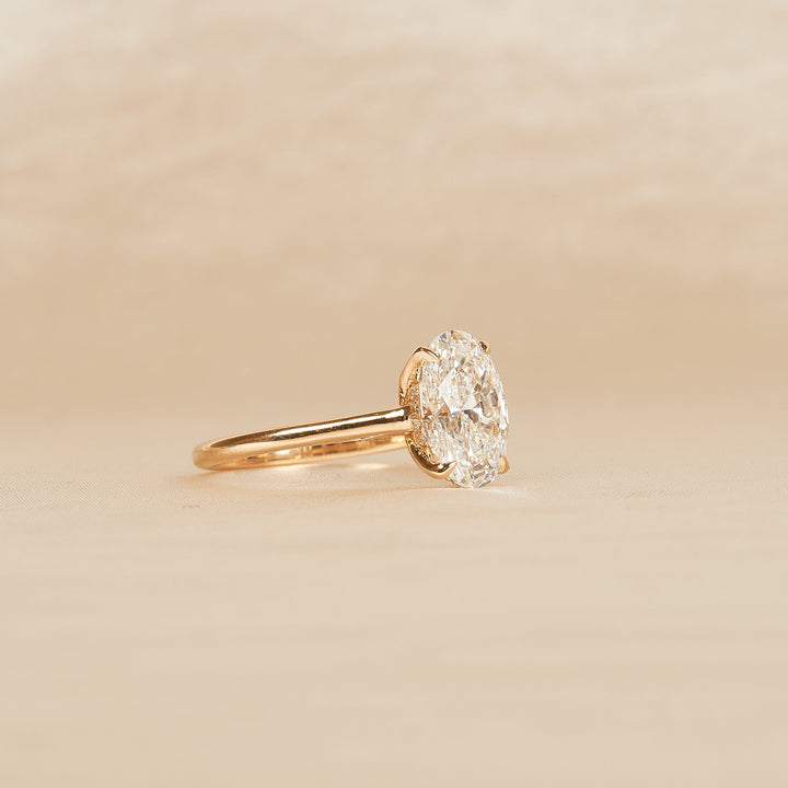 Lyann - In Stock - Oval Petal Prong Lab Grown Diamond Ring - 18K Gold - 2,6 ct