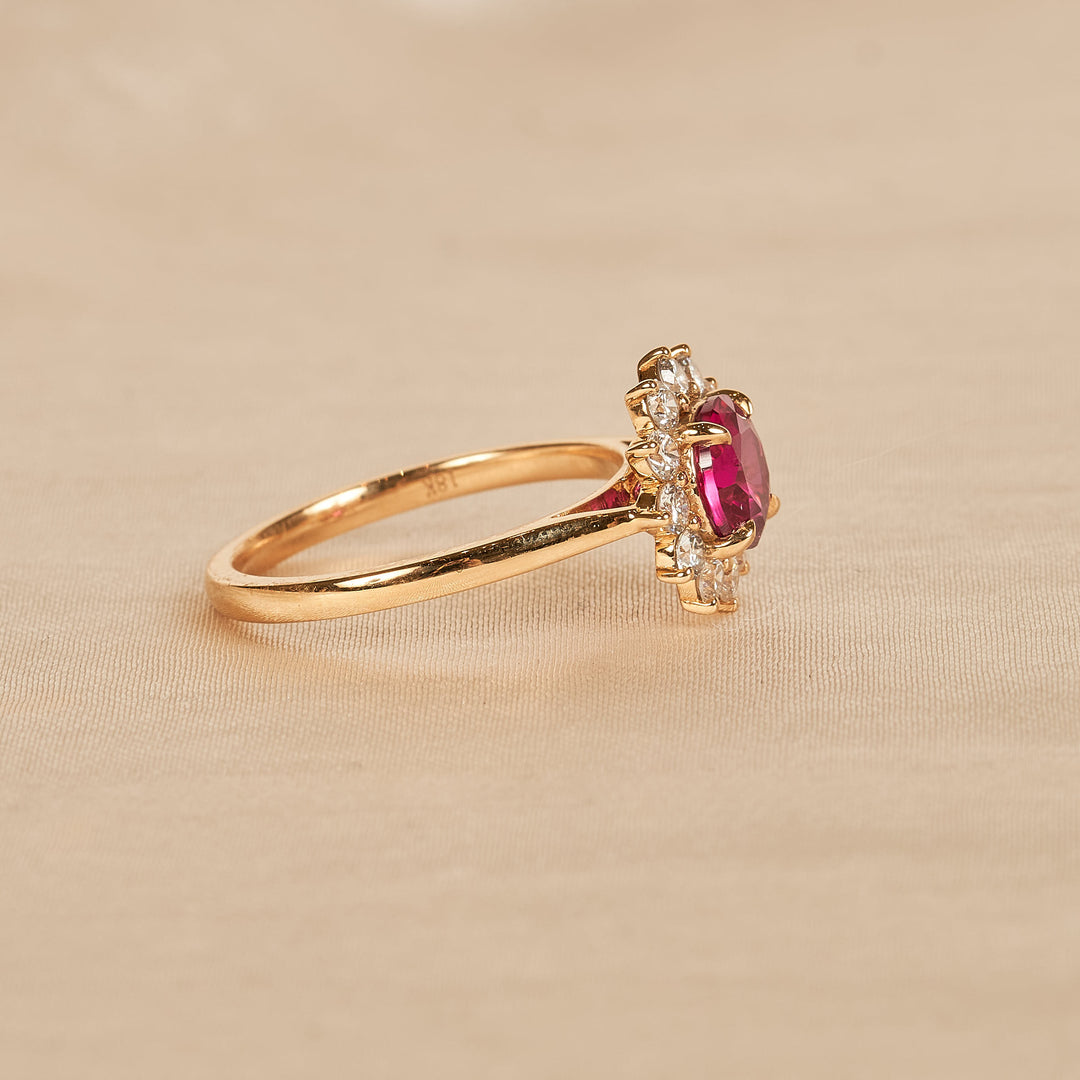 Ruby - In Stock - Round Brilliant Halo Flower Lab Grown Diamond Ring - 18K Yellow Gold - 1,5 ct